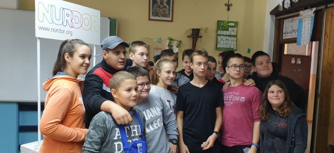 Učenici OŠ "Sveti Sava" iz Subotice daju podršku našim superherojima